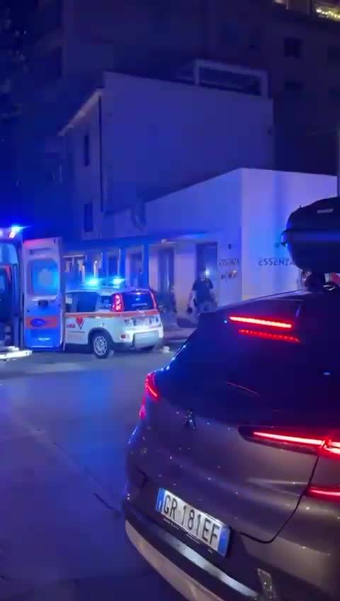 Terracina, crolla il tetto di un ristorante: morta la sommelier del locale