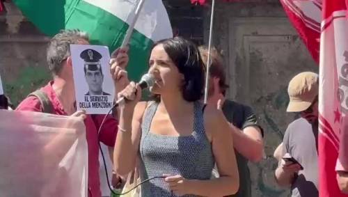 Manifestazione Pro Pal davanti alla sede de Il Giornale e Libero