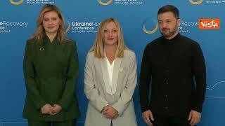 Meloni riceve Zelensky e la moglie Olena alla conferenza per la ricostruzione dell'Ucraina a Roma