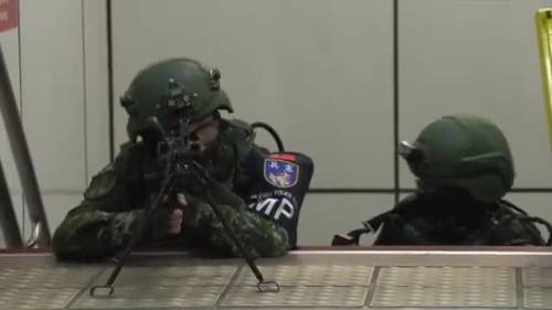 Le esercitazioni militari di Taiwan nella metropolitana di Taipei