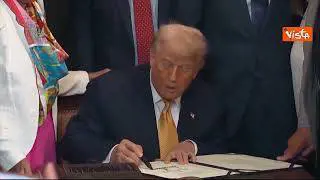 Trump firma legge anti fentanyl tra le famiglie delle vittime alla Casa Bianca