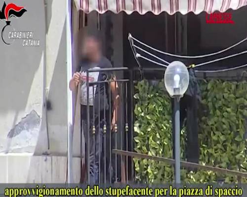 Uomo ai domiciliari gestiva rete di spaccio
