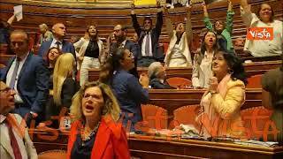 M5S protesta in Senato contro la riforma della giustizia con cartelli con Falcone e Borsellino