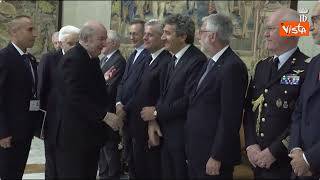 L'abbraccio tra Mattarella e Presidente Repubblica algerina Abdelmadjid Tebboune al Quirinale