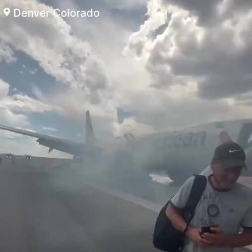 American Airlines, fiamme sul Boeing: passeggeri evacuati con gli scivoli