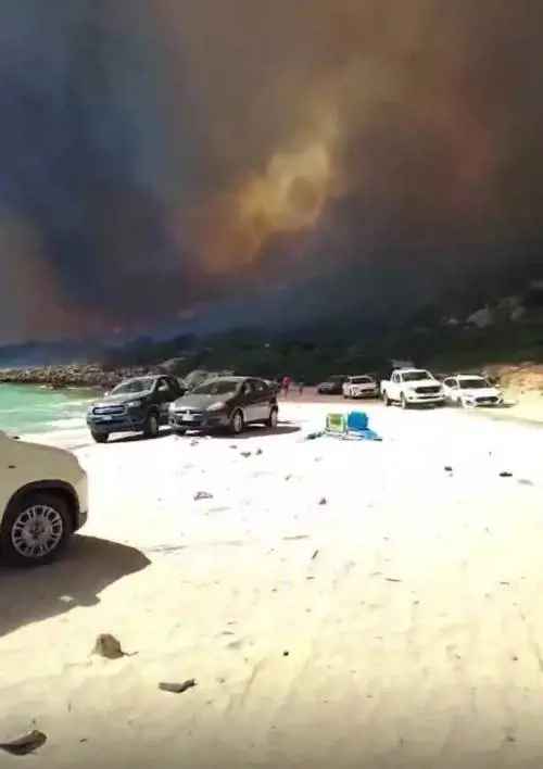 L'inferno di fuoco di Punta Molentis a Villasimius