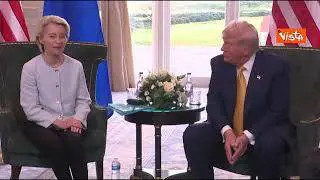 La stretta di mano tra Trump e Von der Leyen in Scozia dopo l'accordo sui dazi al 15%