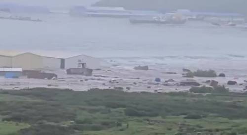 Tsunami sulle coste russe dopo il terremoto
