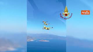 Emergenza incendi boschivi in Grecia, a Kithira velivoli Vigili del Fuoco in azione per bonifiche