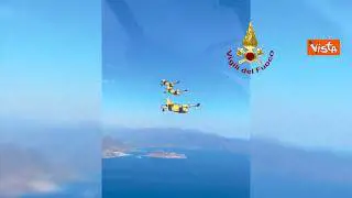 Emergenza incendi boschivi in Grecia, a Kithira velivoli Vigili del Fuoco in azione per bonifiche