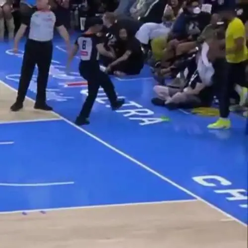 Sex Toys lanciati durante una partita di basket. La rabbia delle giocatrici
