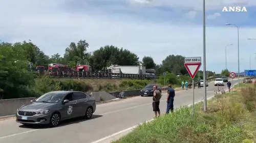 Maxi tamponamento in A1: tre morti su un'ambulanza