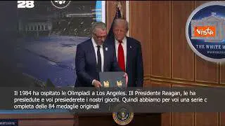Trump scherza con Wasserman su medaglie olimpiche: Posso dire di averle vinte atleticamente?