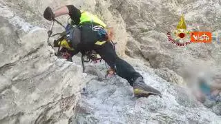 Soccorsi con l'elicottero due escursionisti bloccati sulla Cengia Trevisani