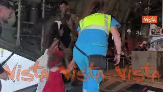 31 bambini palestinesi evacuati dalla Striscia di Gaza bisognosi di cure partono per l’Italia