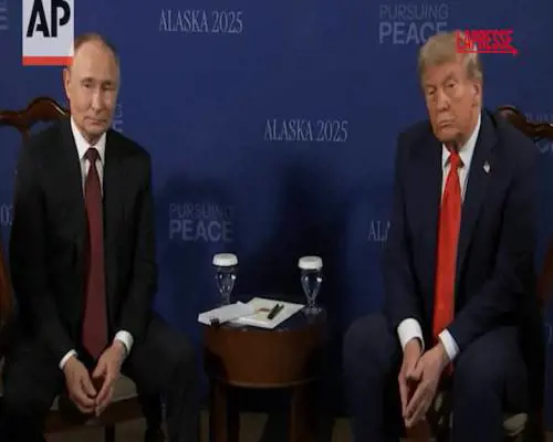 Trump e Putin nella saletta prima del vertice, caos e telecamera spenta: cosa è successo