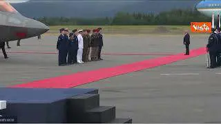 Trump applaude Putin al suo arrivo ad Anchorage in Alaska, poi la stretta di mano