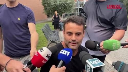 Morto Pippo Baudo, l’omaggio dei fan all'ospedale