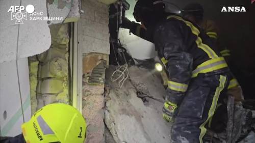 In Ucraina droni russi su Kharkiv, un 16enne tra i 5 morti 