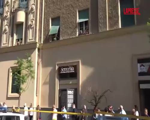Pippo Baudo, la lunga coda alla camera ardente al Teatro delle Vittorie