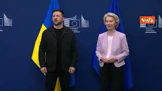 Von Der Leyen accoglie Zelensky a Bruxelles, le immagini della stretta di mano