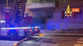 Incendio su un balcone a Trieste, l'intervento dei Vigili del Fuoco con scala