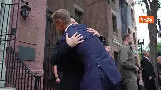 Zelensky incontra a Washington Von der Leyen, Rutte Meloni e i leader Ue, le immagini degli abbracci