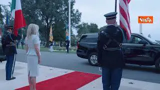 Meloni arriva alla Casa Bianca per l'incontro con Trump e Zelensky