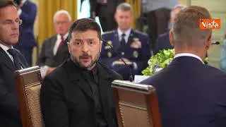 Zelensky alla Casa Bianca, la pacca sulle spalle di Trump, poi la stretta di mano con Jd Vance