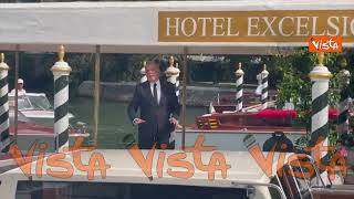 Venezia 82, il direttore della Mostra del Cinema, Alberto Barbera, in posa per i fotografi al Lido