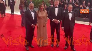 Venezia 82, il Ministro Giuli sfila sul red carpet della Mostra del Cinema