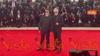 Venezia 82, Giuseppe Fiorello sfila sul red carpet con il figlio Nicola