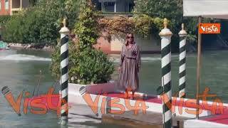 Venezia 82, Cristina Parodi arriva al Lido per la Mostra del Cinema