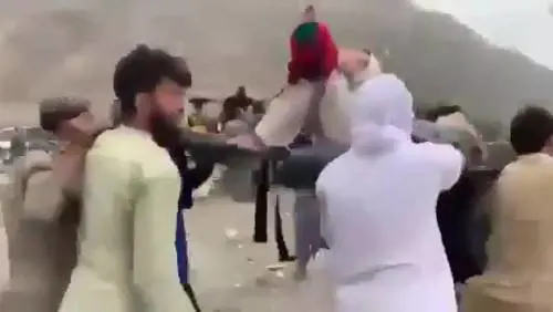 Terremoto in Afghanistan, soccorsi in azione per salvare i feriti