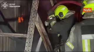 Attacco di droni russi su Odessa, in fiamme un magazzino e camion danneggiati