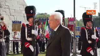 Mattarella depone due corone d alloro a Porta San Paolo e al Parco della Resistenza