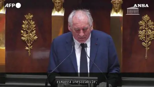 Bayrou: "Potete rovesciare e far cadere il governo, non cancellare la realtà"