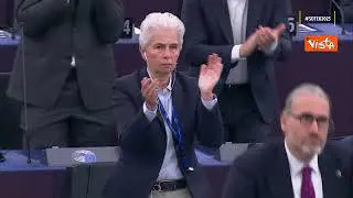 Von der Leyen: "Ue solidale con Polonia", standing ovation a Strasburgo