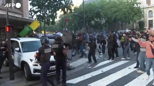 Scontri con la polizia e proteste: Bloquons Tout infiamma la Francia