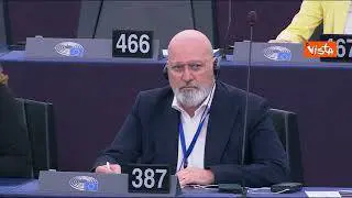 Proteste al Parlamento Ue contro rifiuto minuto silenzio per Kirk, eurodeputati battono sui banchi