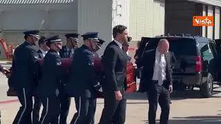 Omicidio di Charlie Kirk, JD Vance scorta il feretro in Arizona sull'Air Force Two
