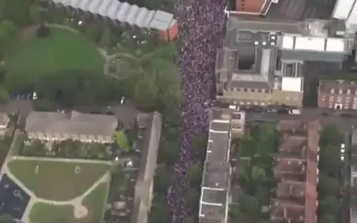 100mila in piazza a Londra in memoria di Charlie Kirk
