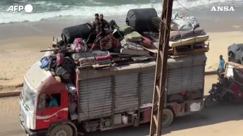 Gaza, continua l'esodo dei palestinesi verso il sud della Striscia