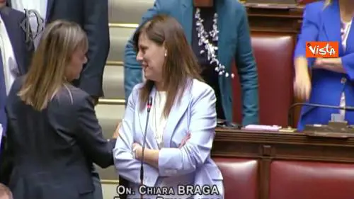  Bagarre in Aula dopo l'approvazione separazione carriere per applausi Governo, seduta sospesa 