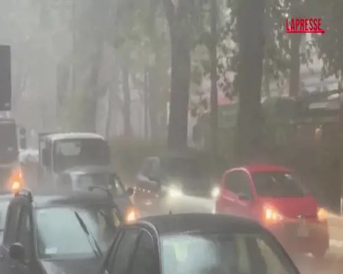 Maltempo, forte pioggia a Milano
