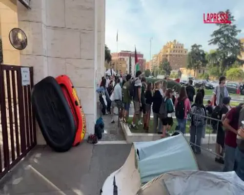 Medio Oriente, studenti bloccano gli ingressi della Sapienza