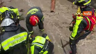 Maltempo in Lombardia, strade allagate e auto sommerse dall'acqua a Como