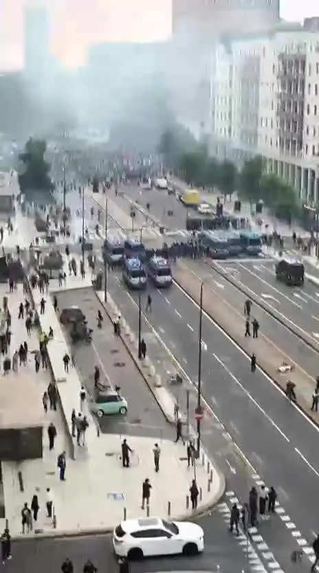 Guerriglia a Milano: Stazione Centrale sotto assedio