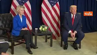 La stretta di mano tra Trump e von der Leyen a margine dell'Assemblea generale dell'Onu