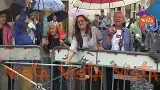 Global Sumud Flotilla, i manifestanti al presidio a Montecitorio fanno rumore con le chiavi